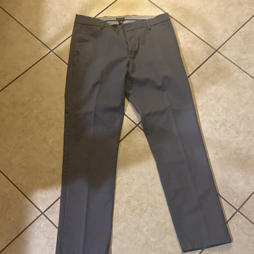Dockers Men's Charcoal Chinos slim fit